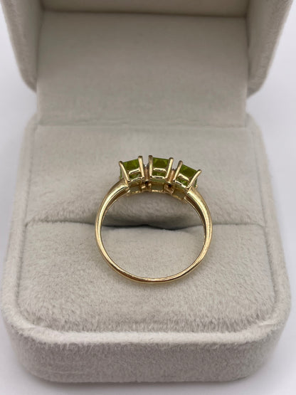 9ct gold peridot and diamond ring