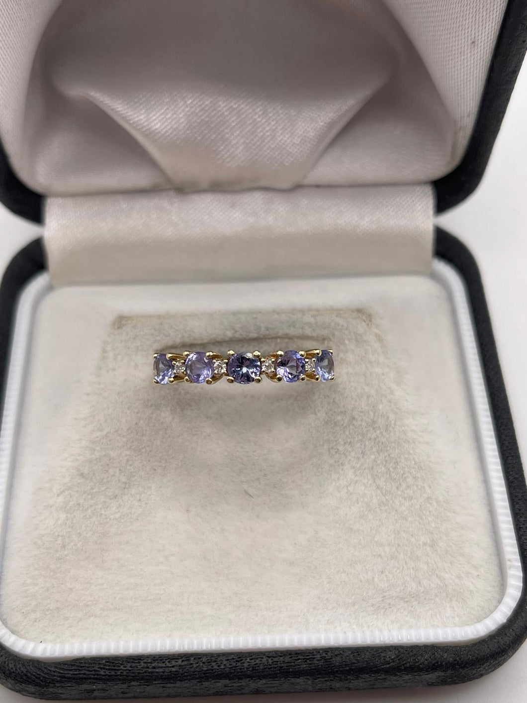 14ct gold tanzanite and diamond ring