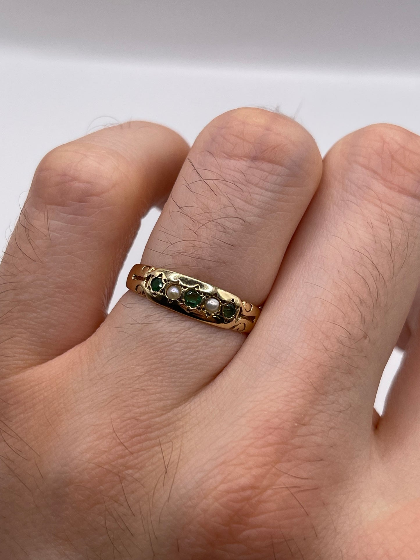 9ct gold emerald and pearl ring