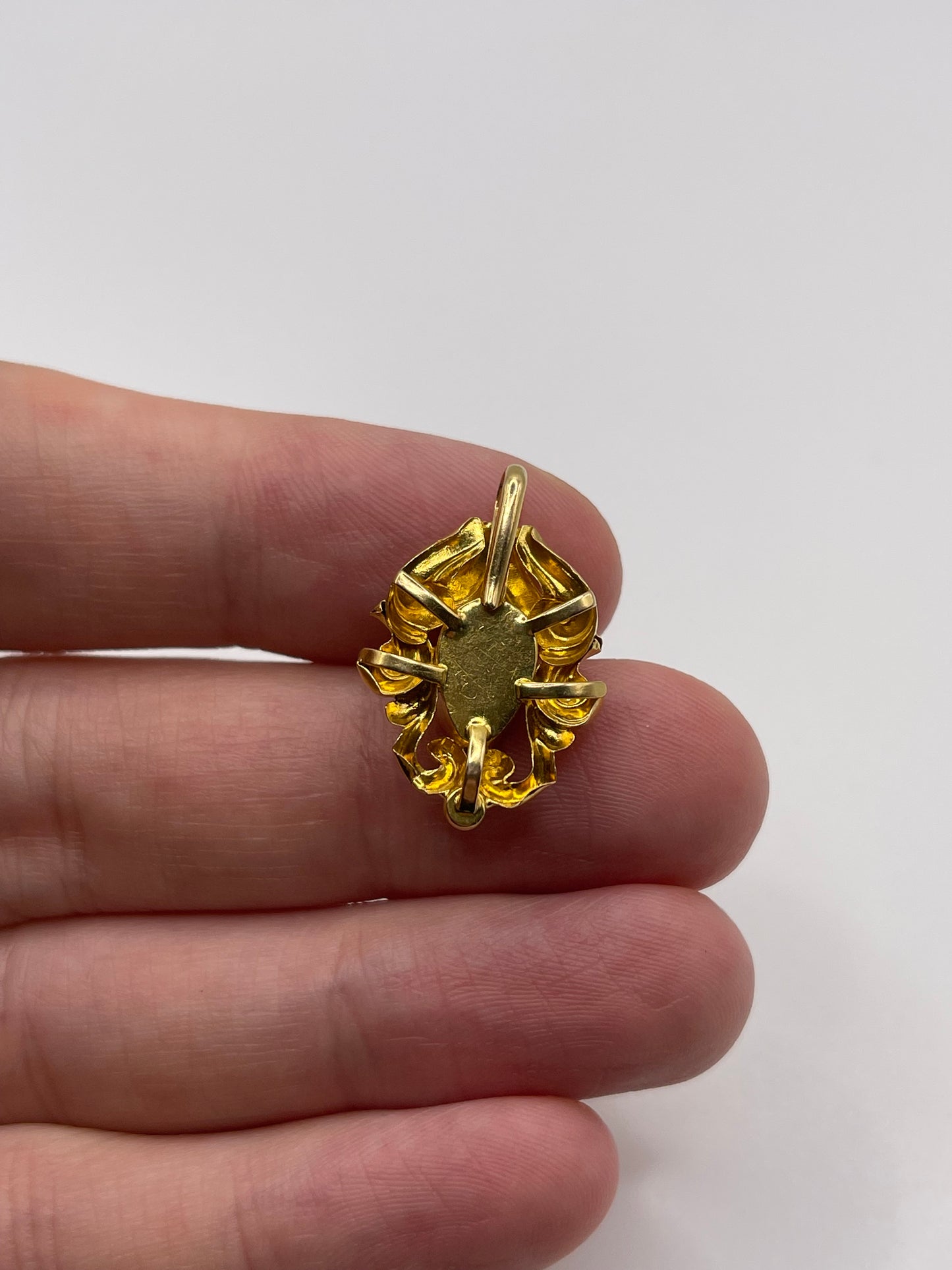 Antique 15ct gold garnet pendant