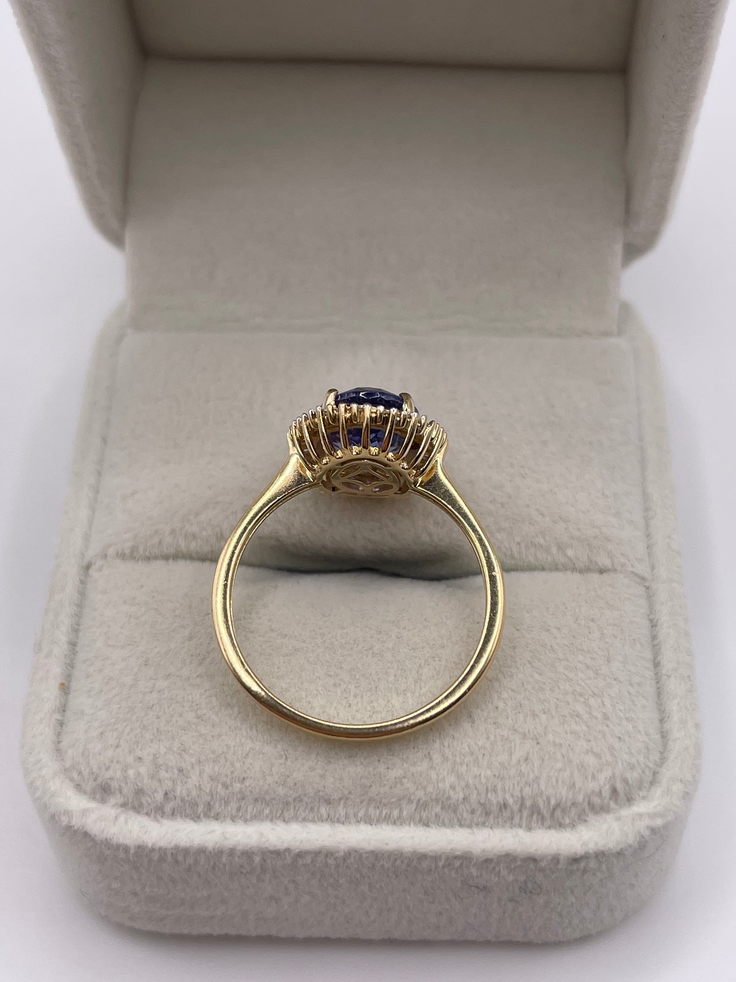 14ct gold tanzanite and diamond ring