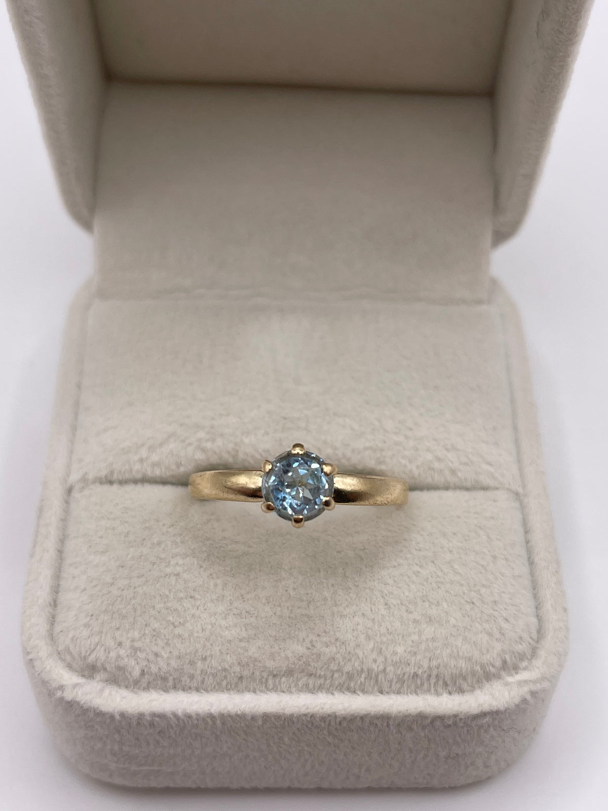 9ct gold topaz ring