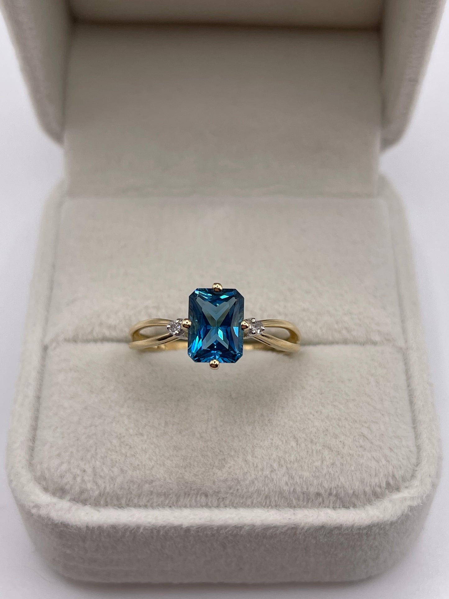 9ct gold topaz and diamond ring