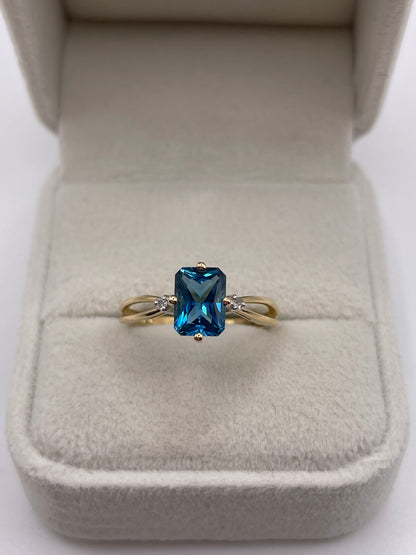 9ct gold topaz and diamond ring