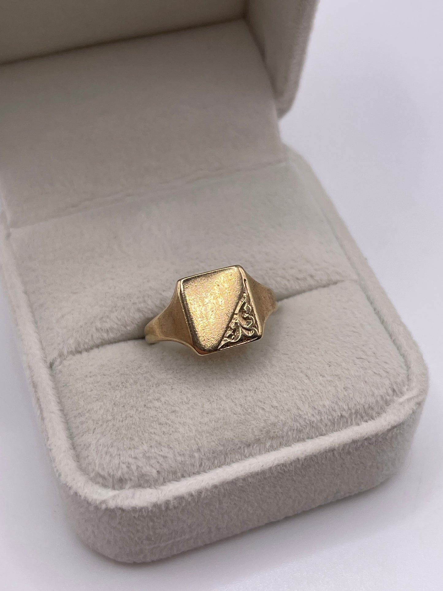 9ct gold signet ring