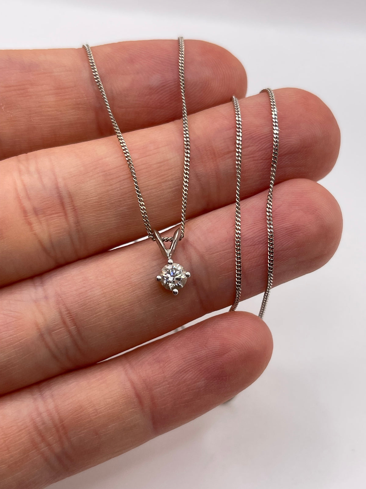 18ct white gold 25 point diamond necklace