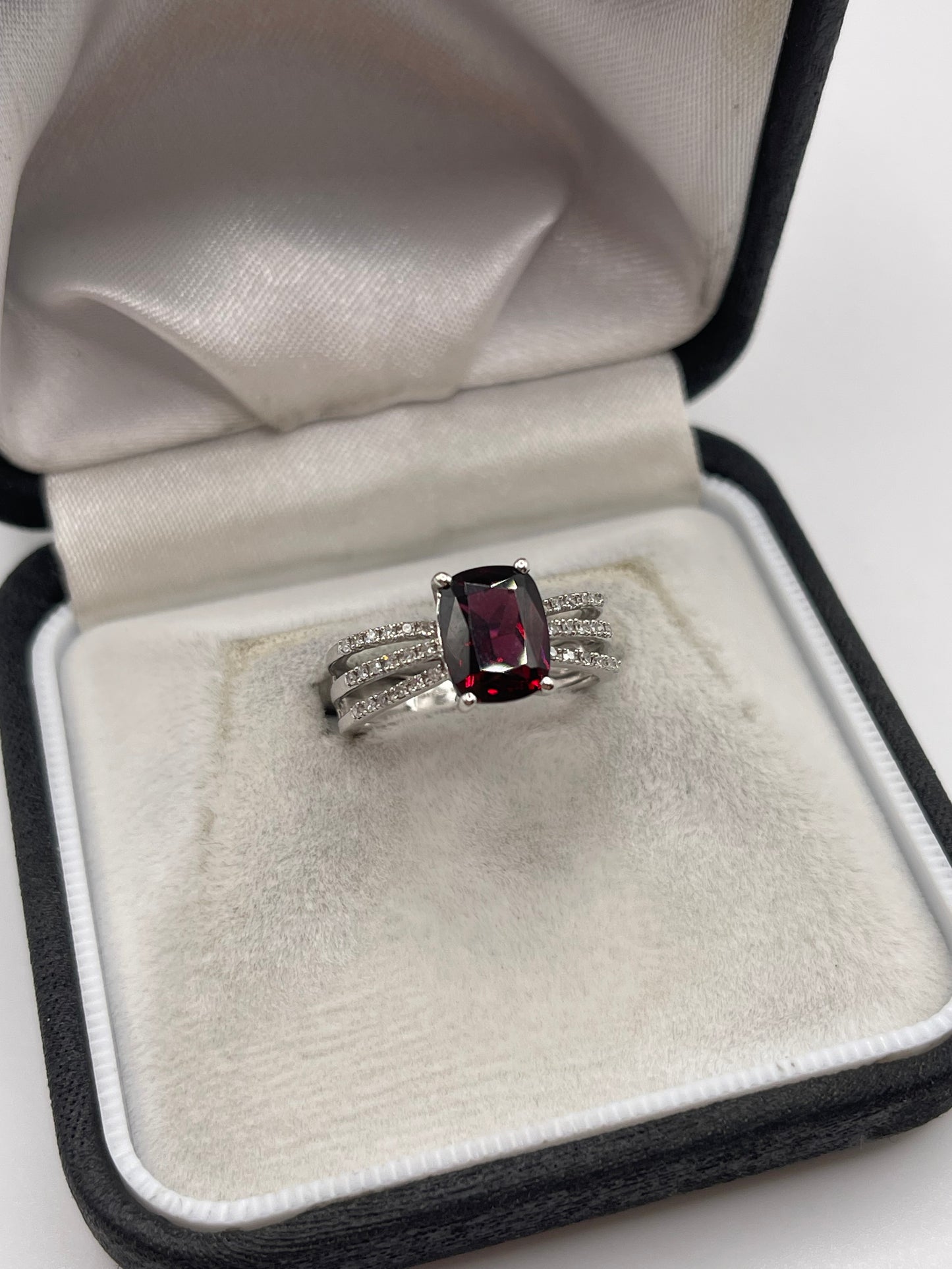 9ct white gold garnet and diamond ring