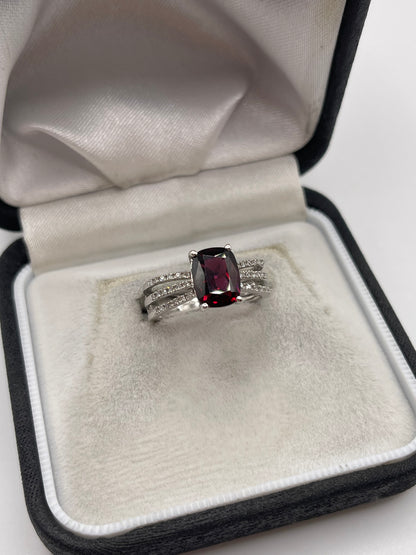 9ct white gold garnet and diamond ring