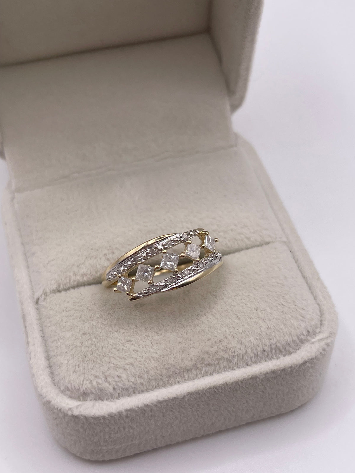 9ct gold diamond cluster ring