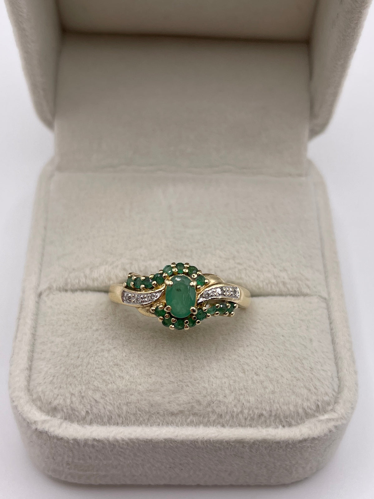 9ct gold emerald and diamond ring