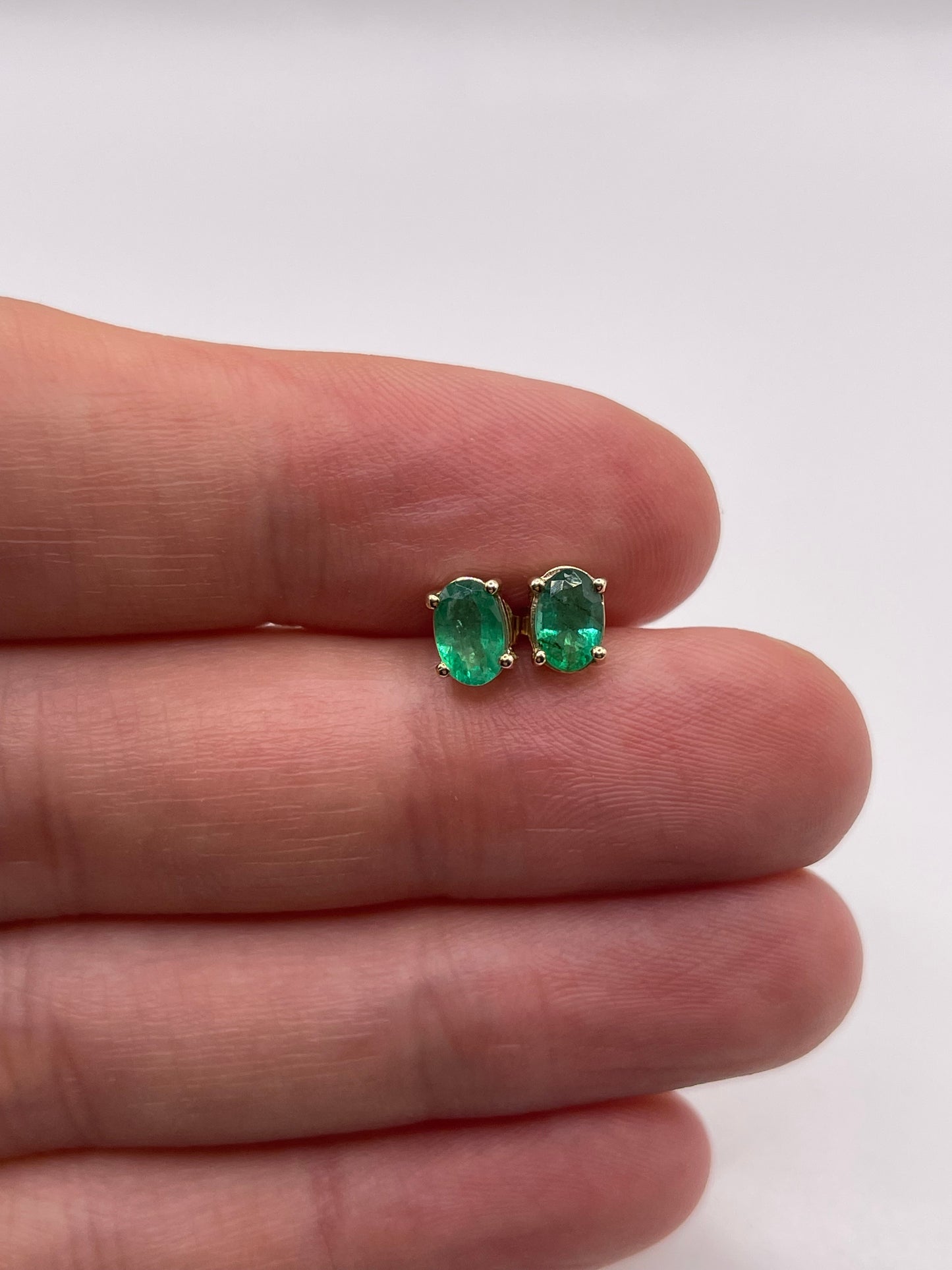9ct gold emerald earrings