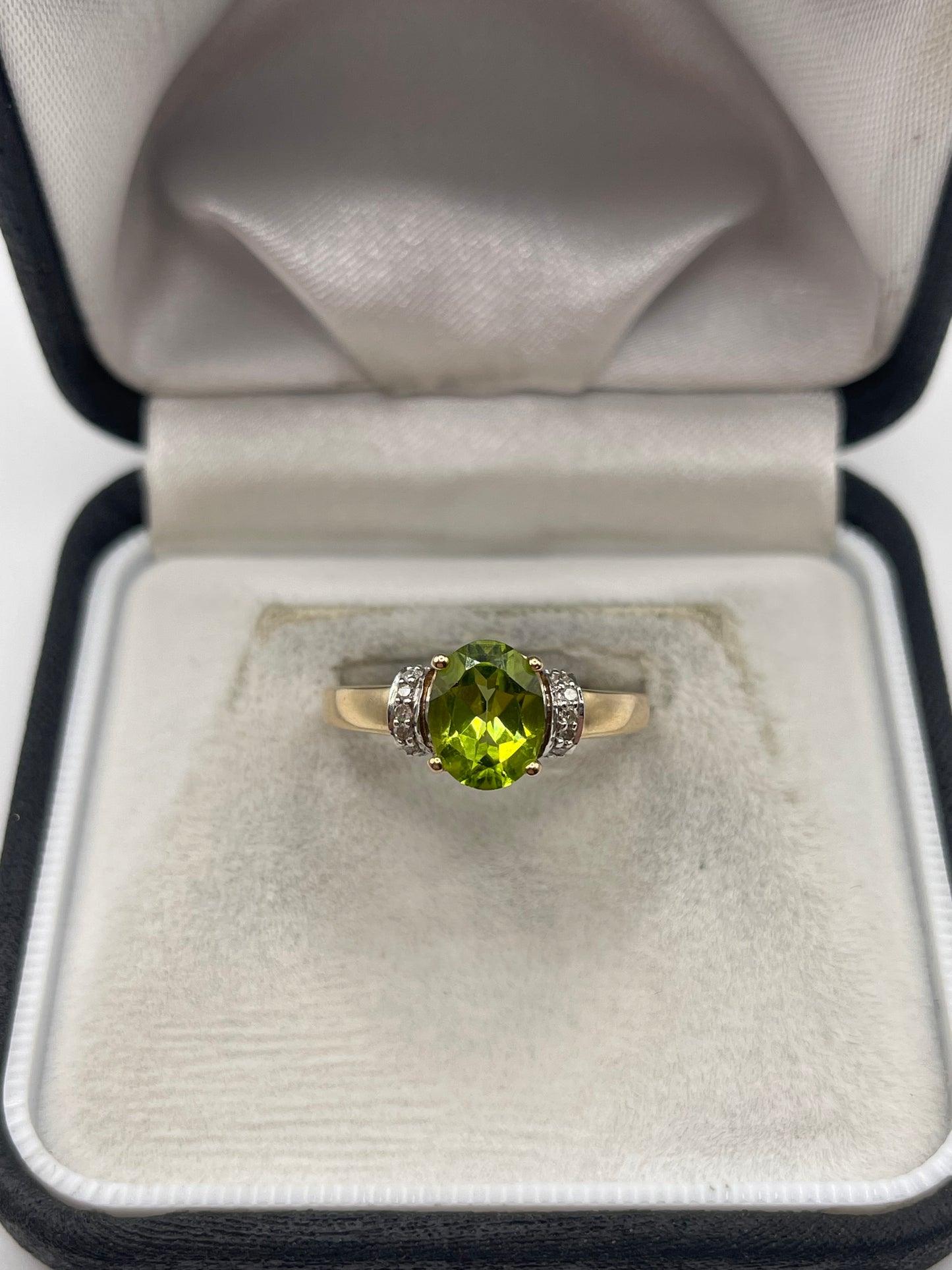 9ct gold peridot and diamond ring