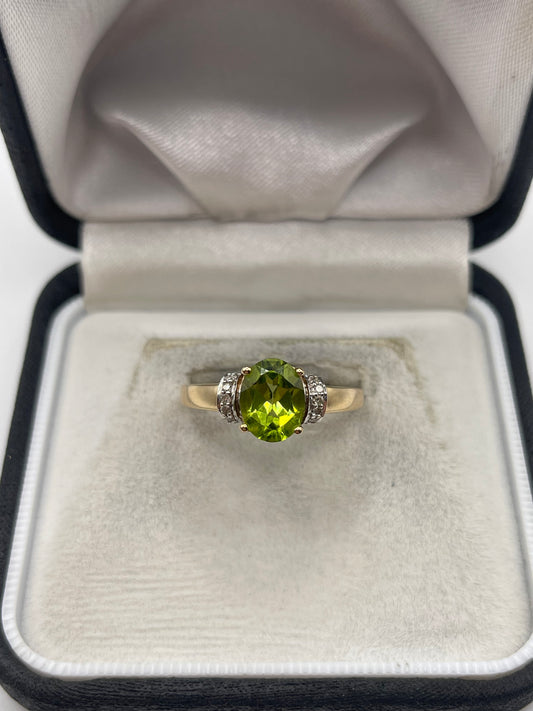 9ct gold peridot and diamond ring