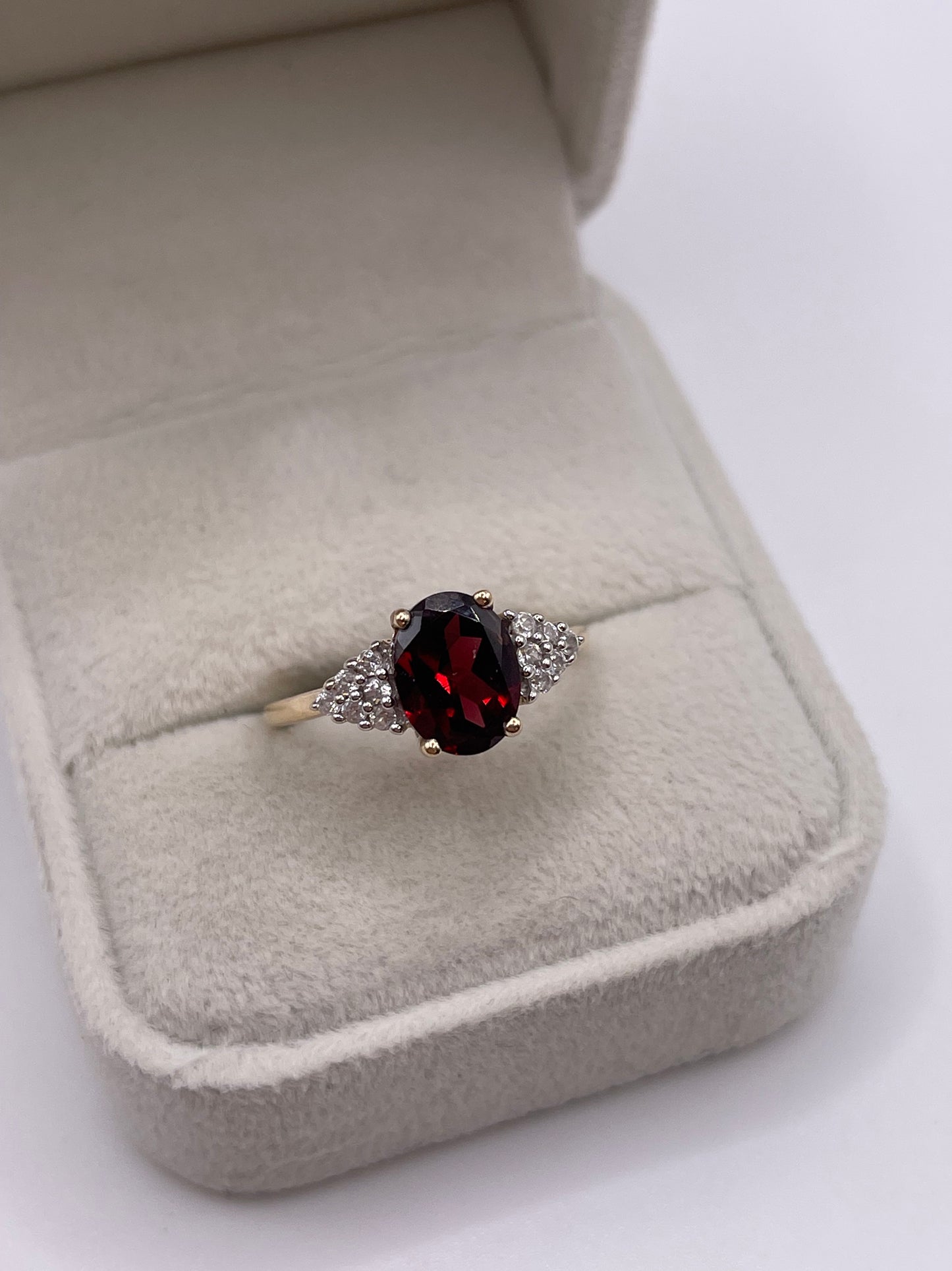 9ct gold garnet and zircon ring