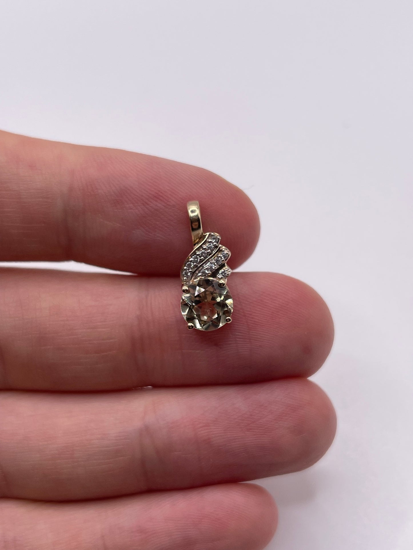 9ct gold quartz and zircon pendant