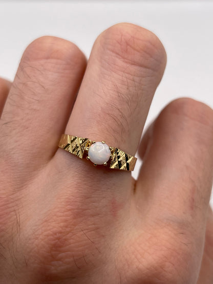 9ct gold opal ring