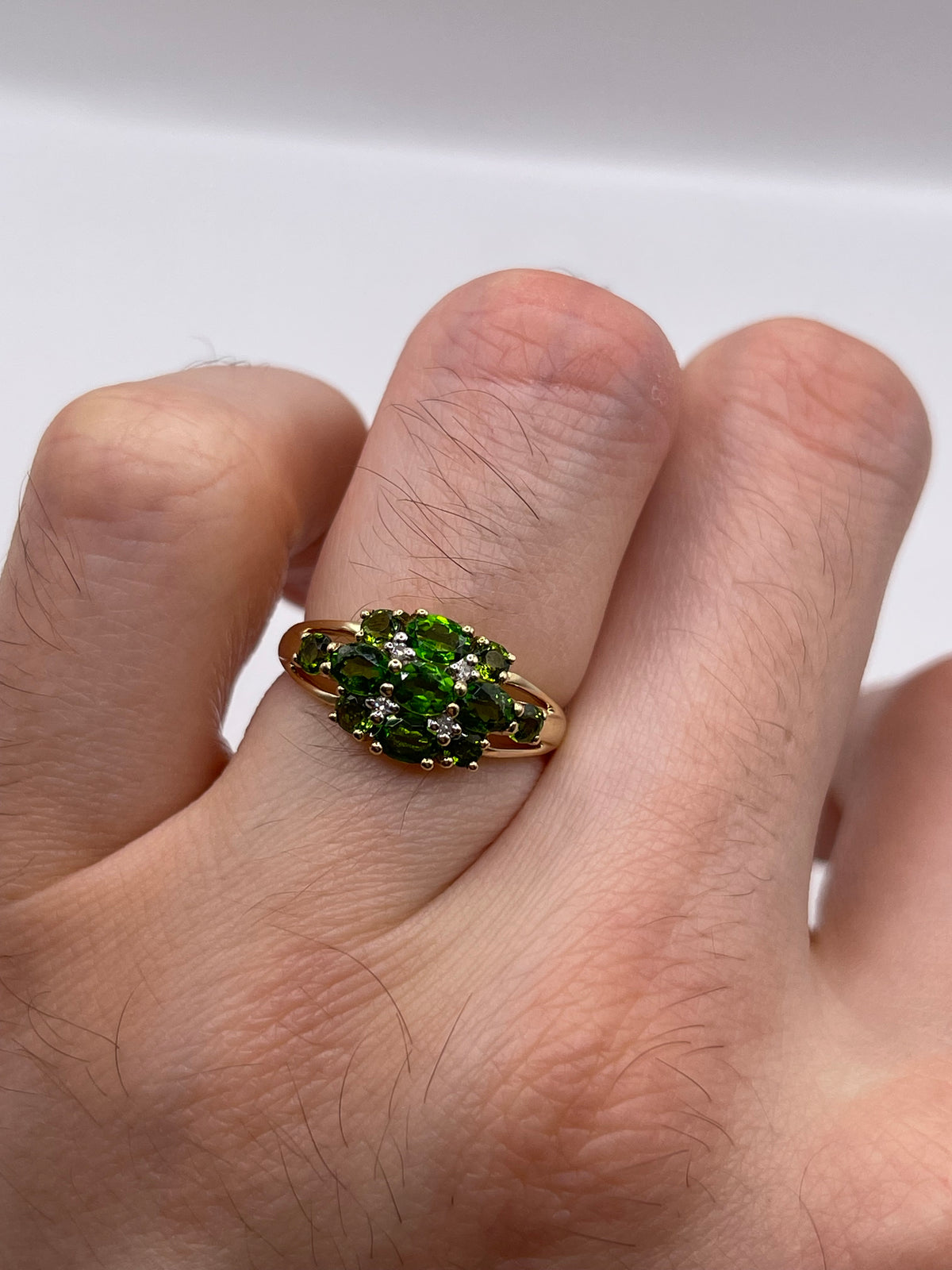 9ct gold diopside and diamond ring