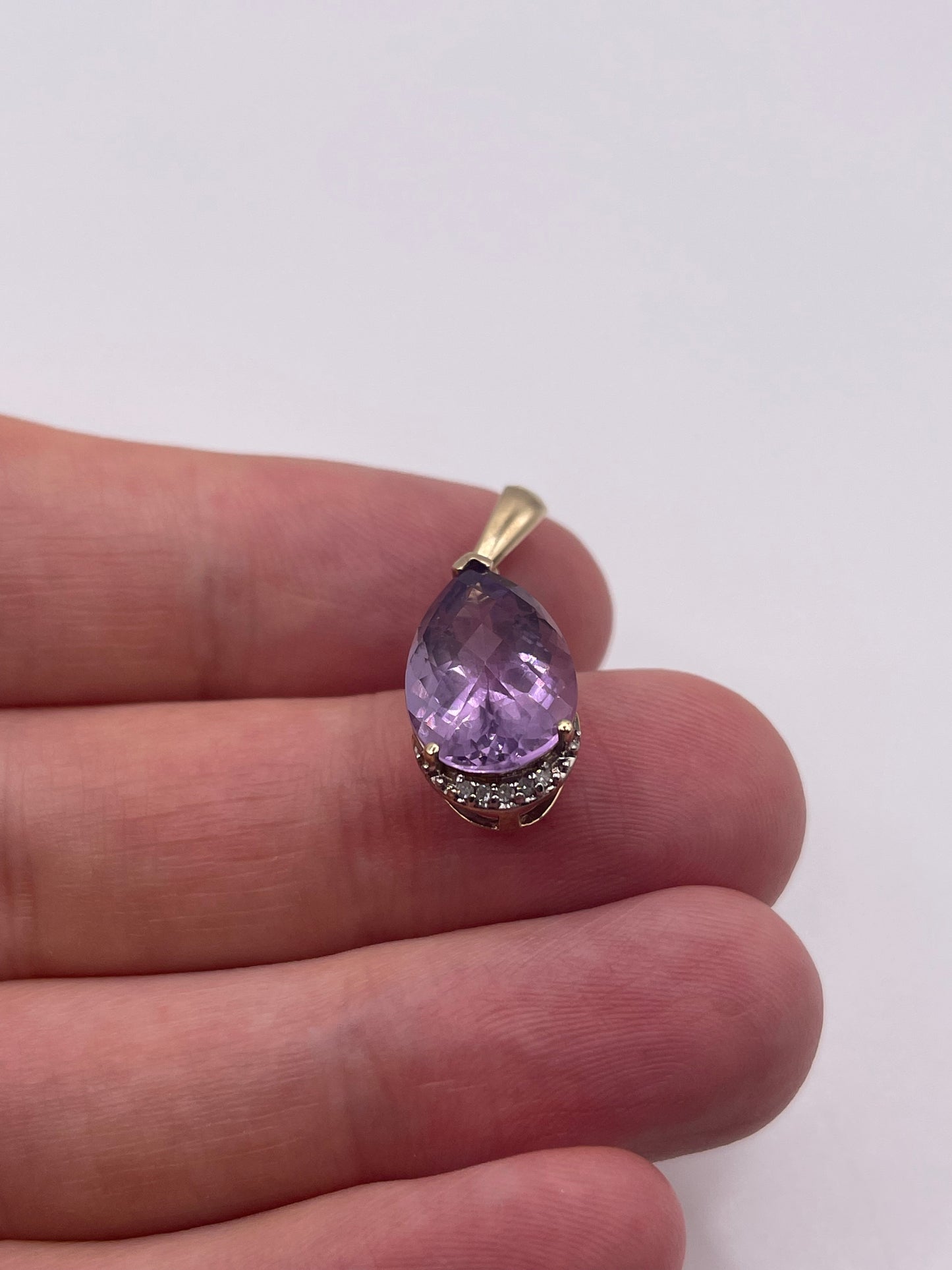 9ct gold amethyst and diamond pendant