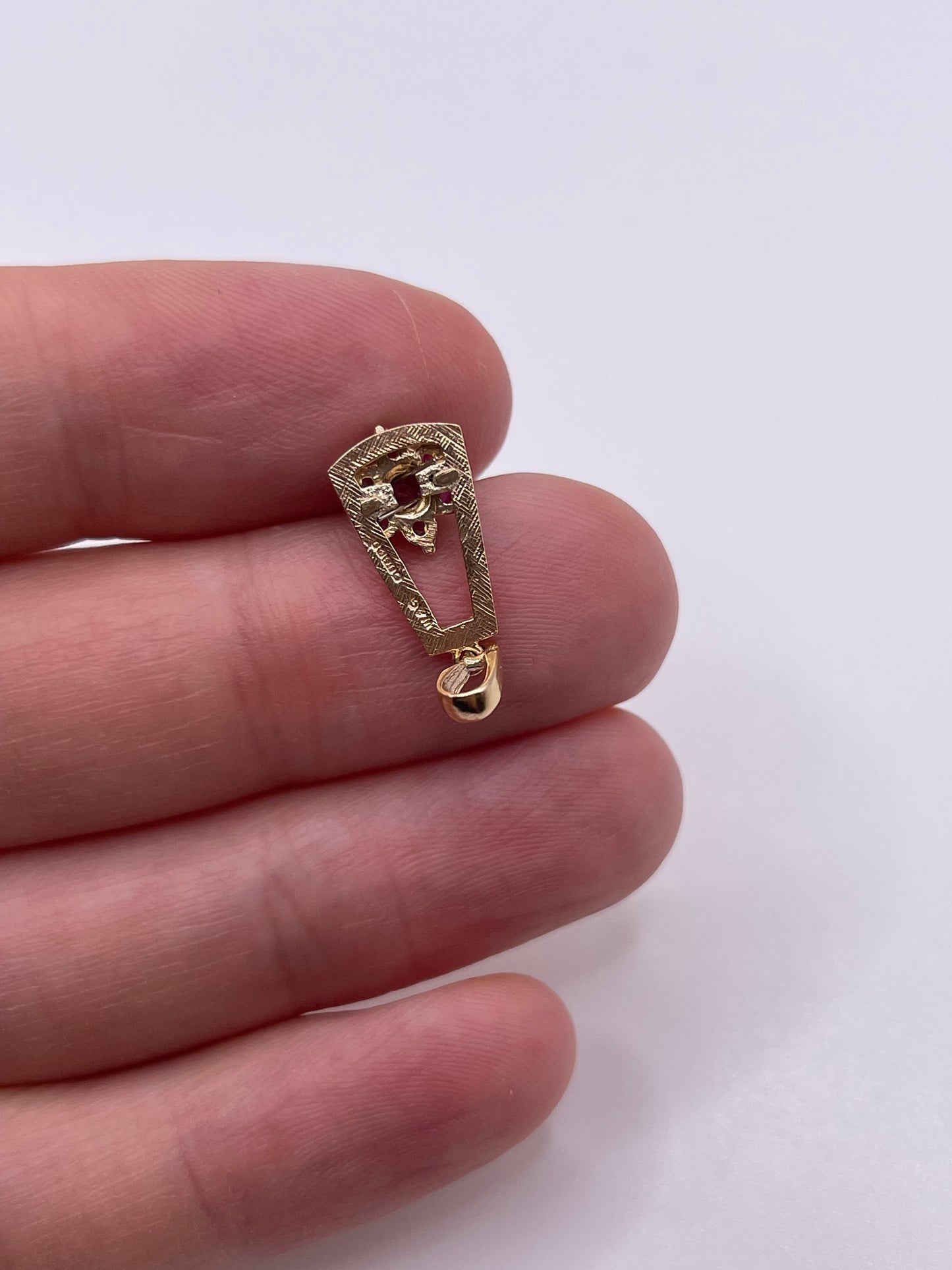 9ct gold ruby cluster pendant