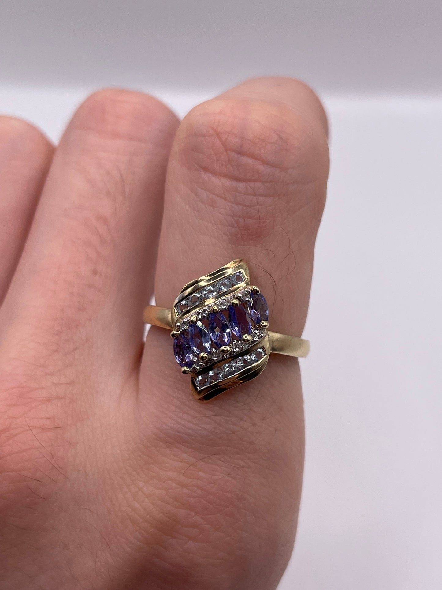 9ct gold tanzanite, aquamarine and diamond ring