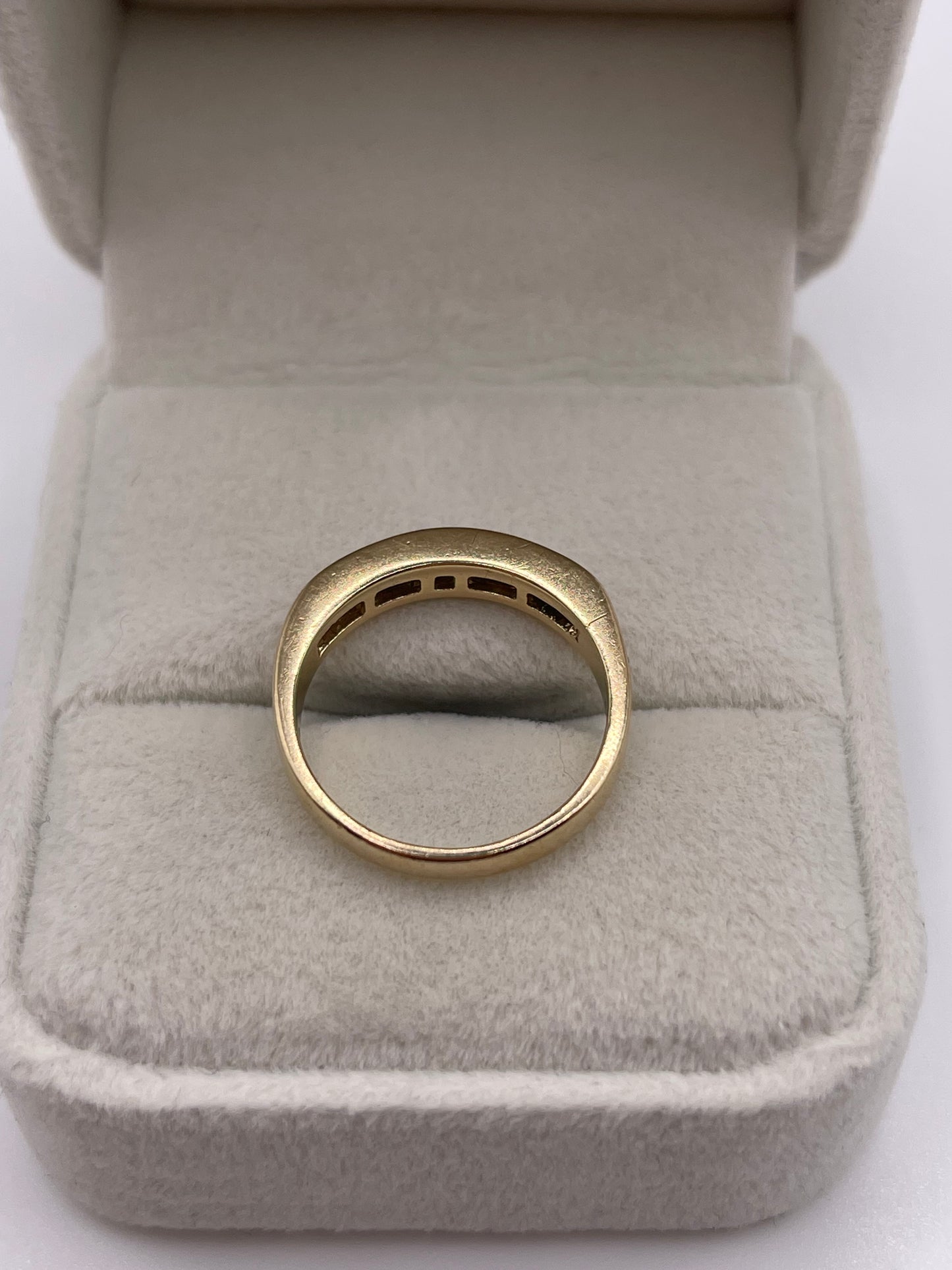9ct gold diamond ring