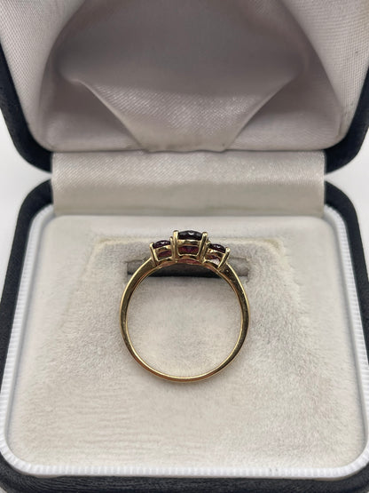 9ct gold garnet ring