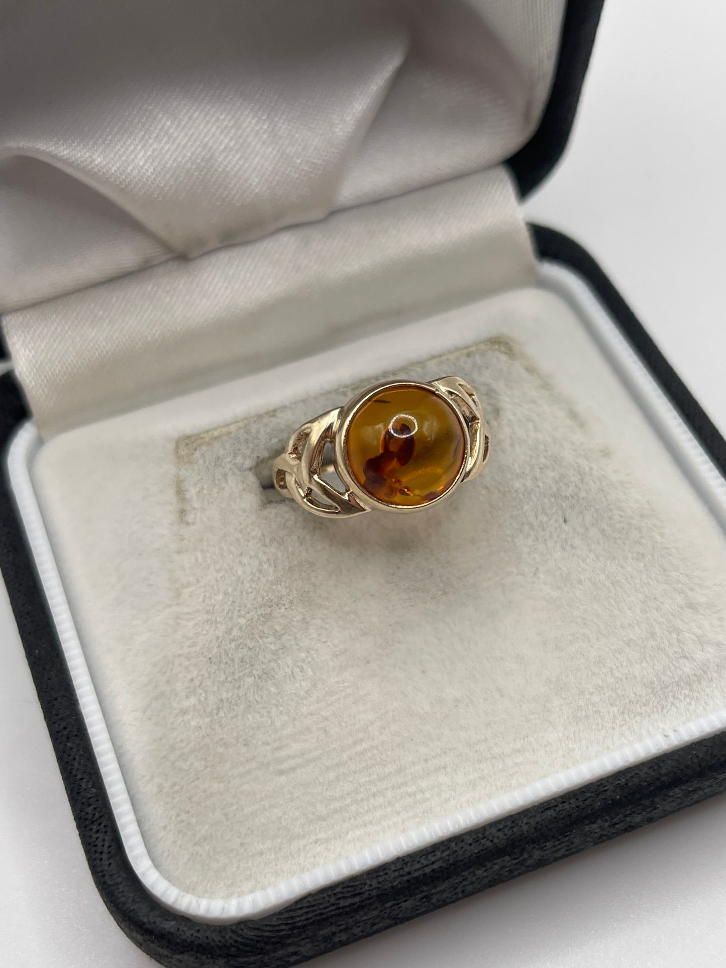 9ct gold amber ring