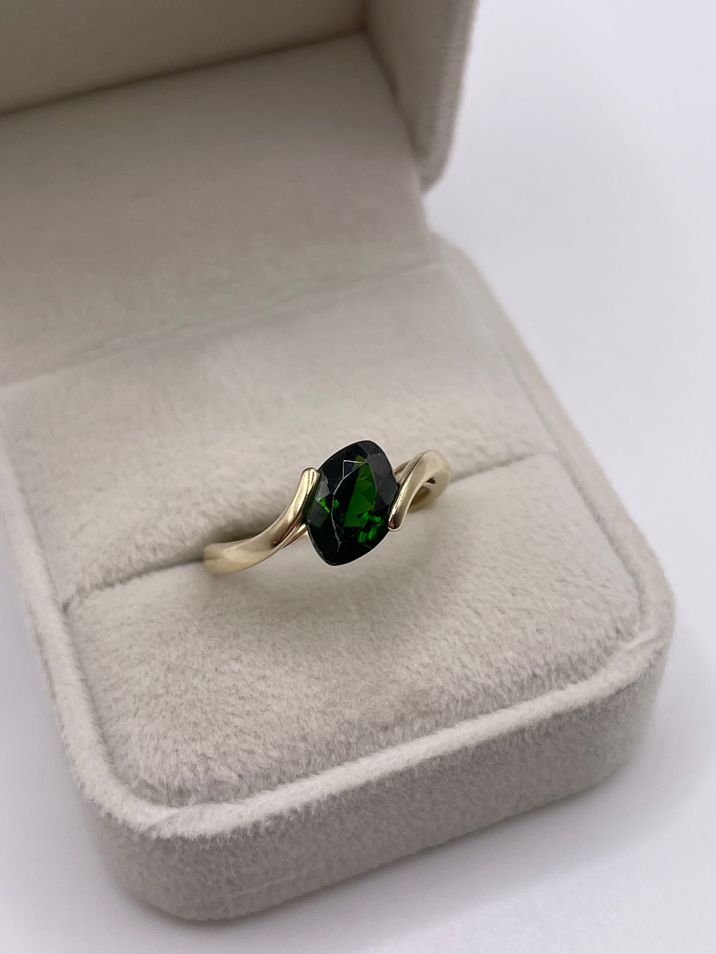 9ct gold diopside ring