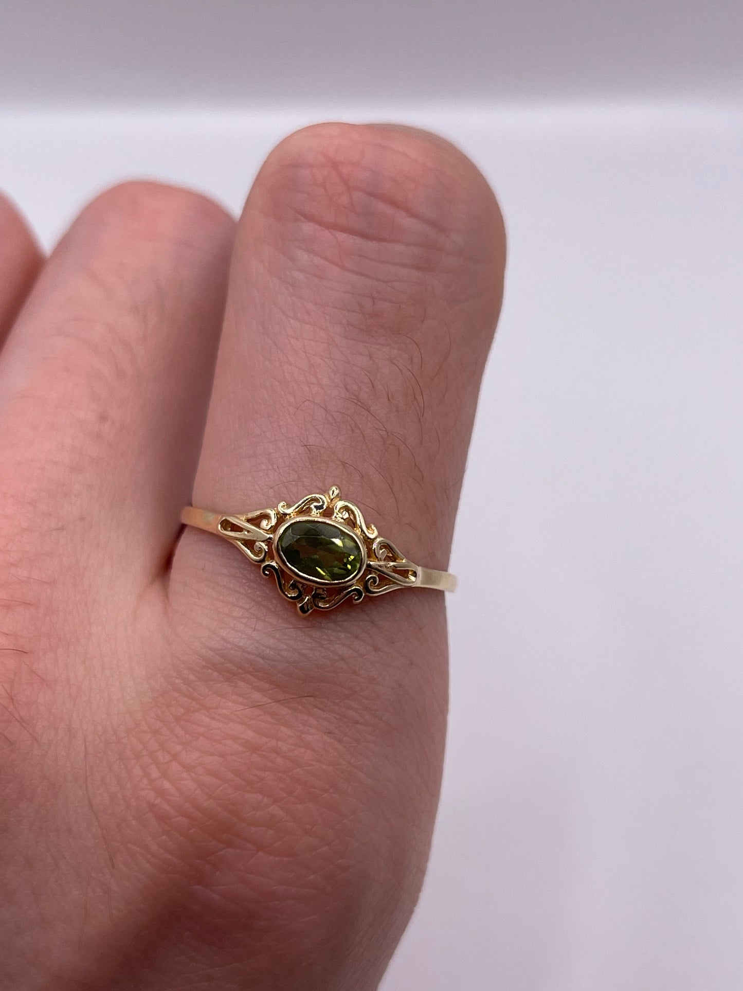 9ct gold quartz ring