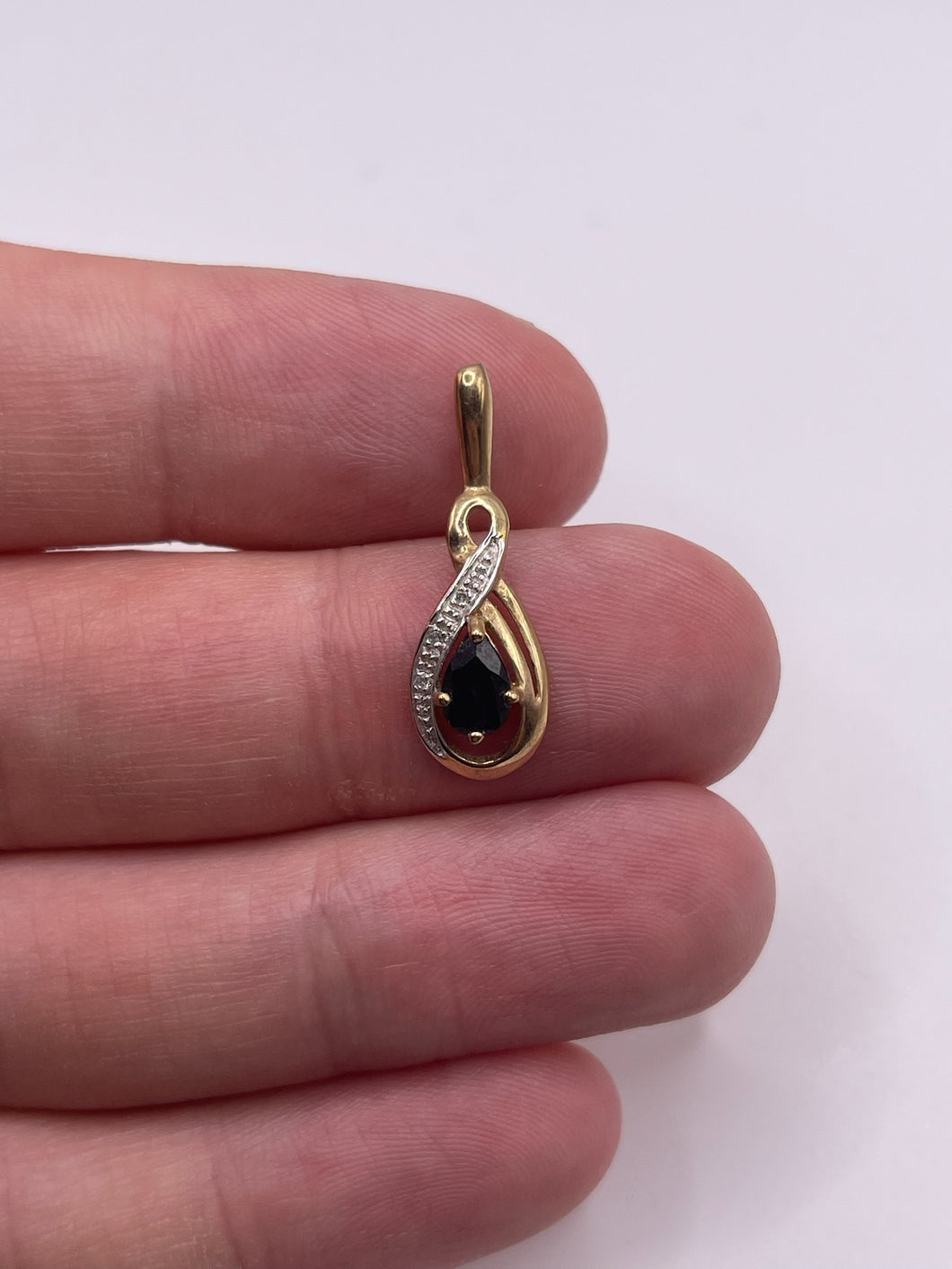 9ct gold sapphire and diamond pendant