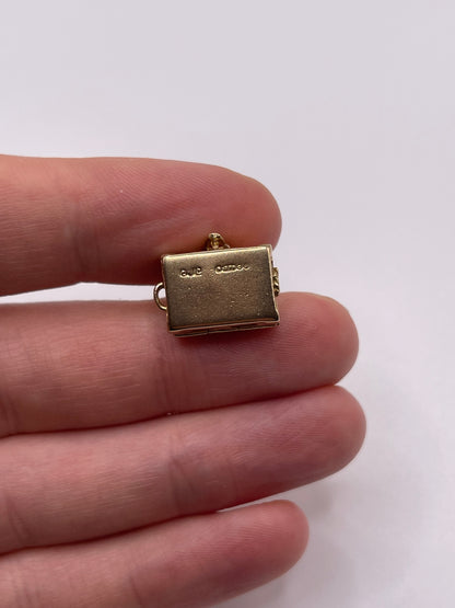 9ct gold treasure chest charm