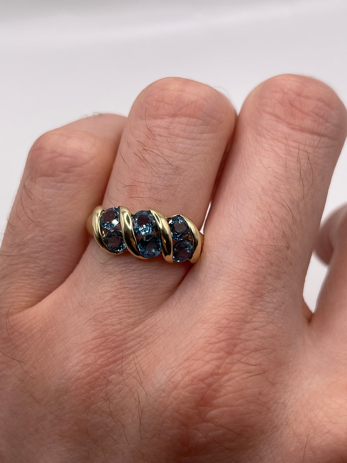 9ct gold blue topaz ring