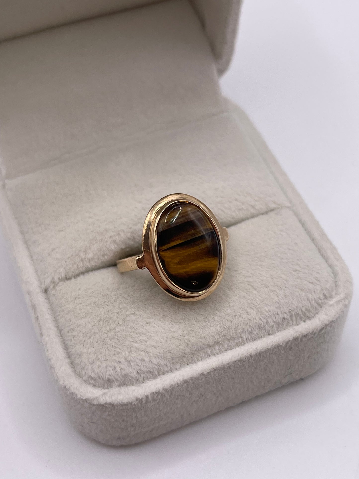 9ct gold tigers eye ring