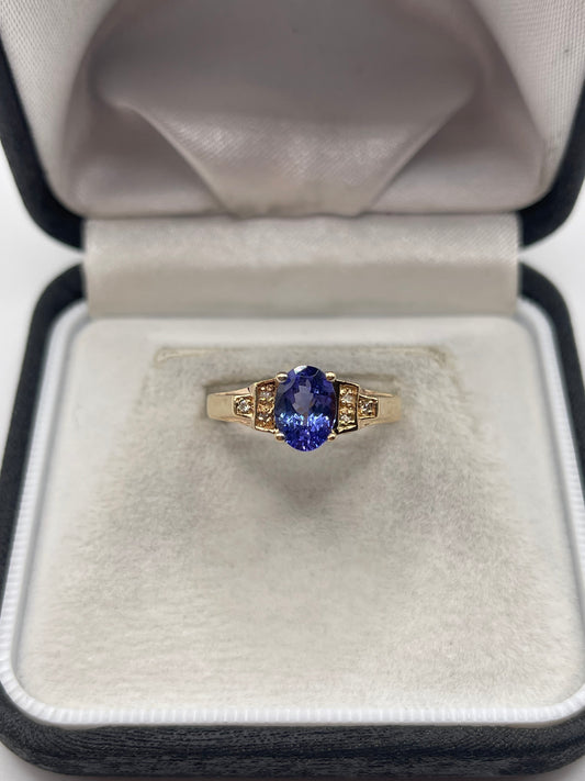 14ct gold tanzanite and diamond ring