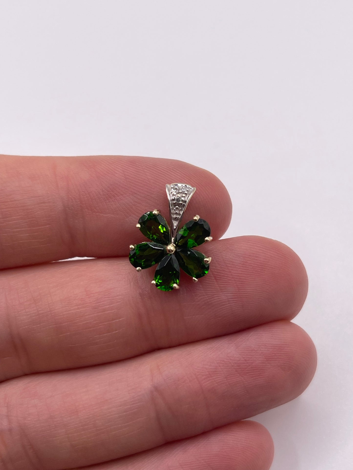 9ct gold diopside and diamond pendant