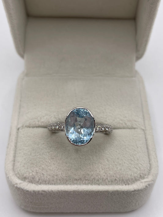18ct white gold aquamarine and diamond ring