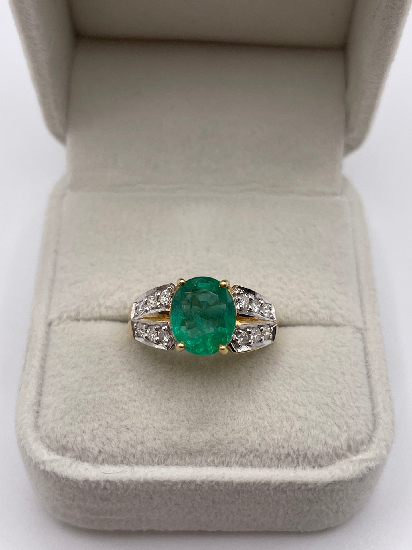 18ct gold emerald and diamond ring