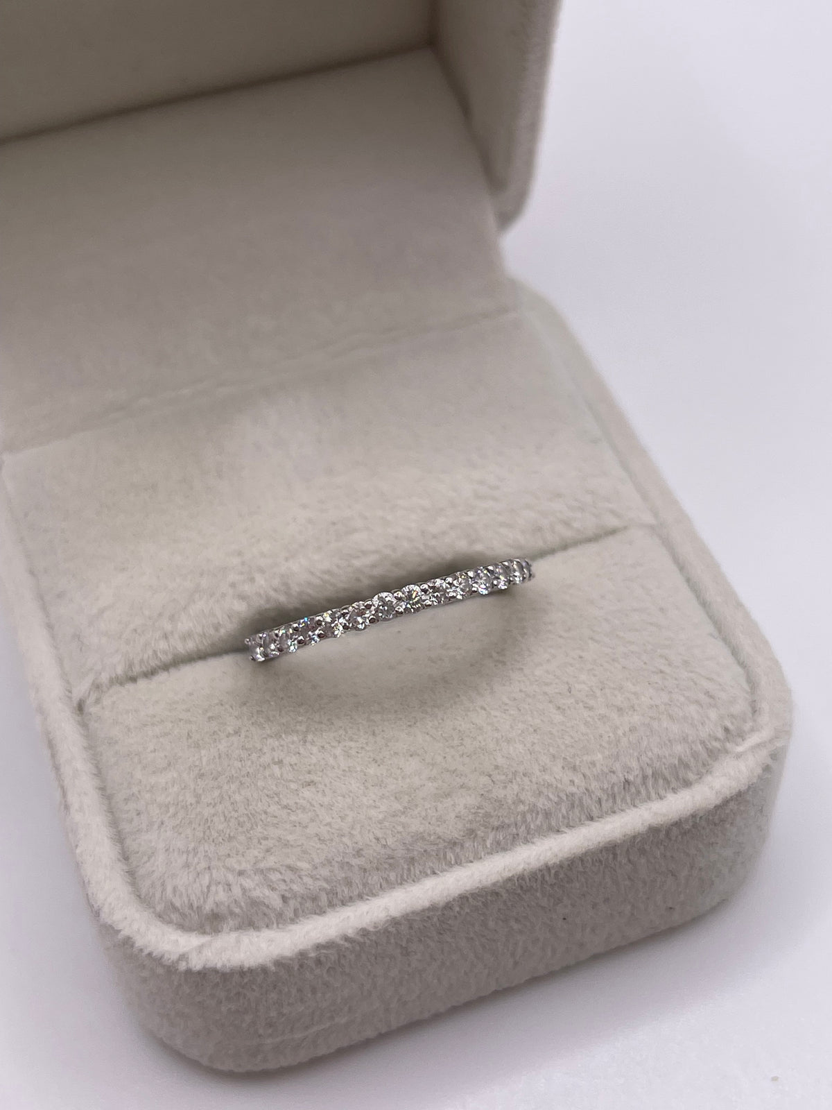 18ct white gold diamond ring