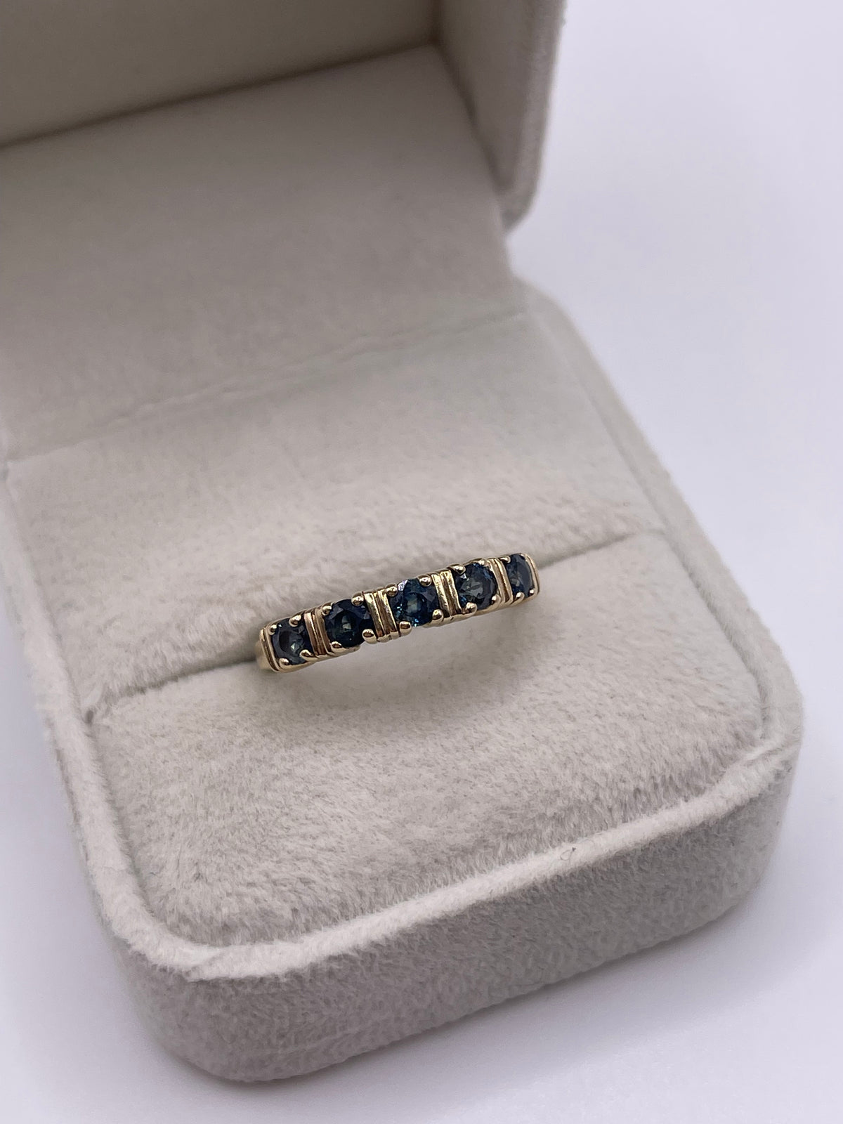 9ct gold sapphire ring