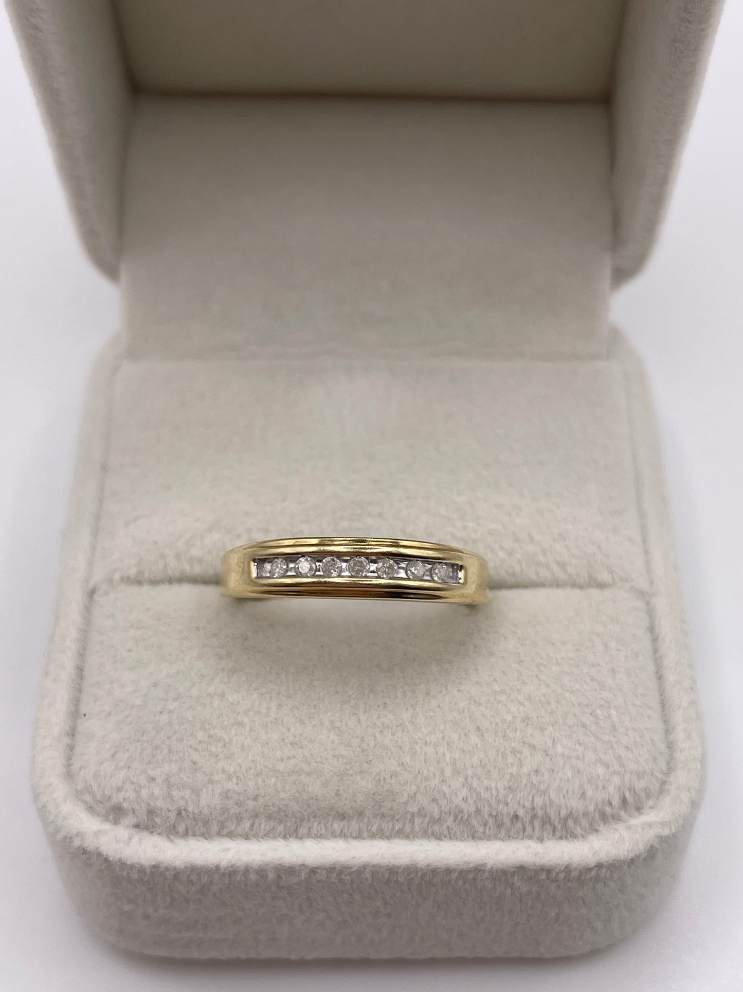 9ct gold diamond ring
