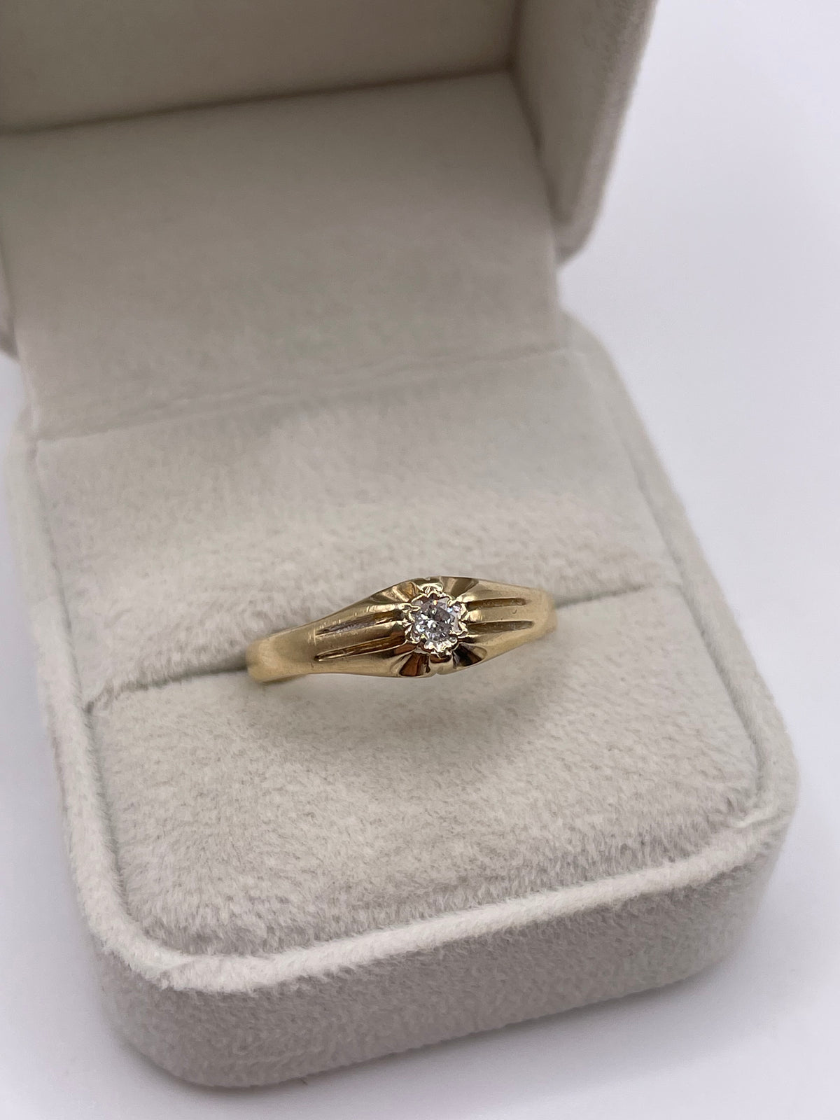 9ct gold diamond gypsy ring