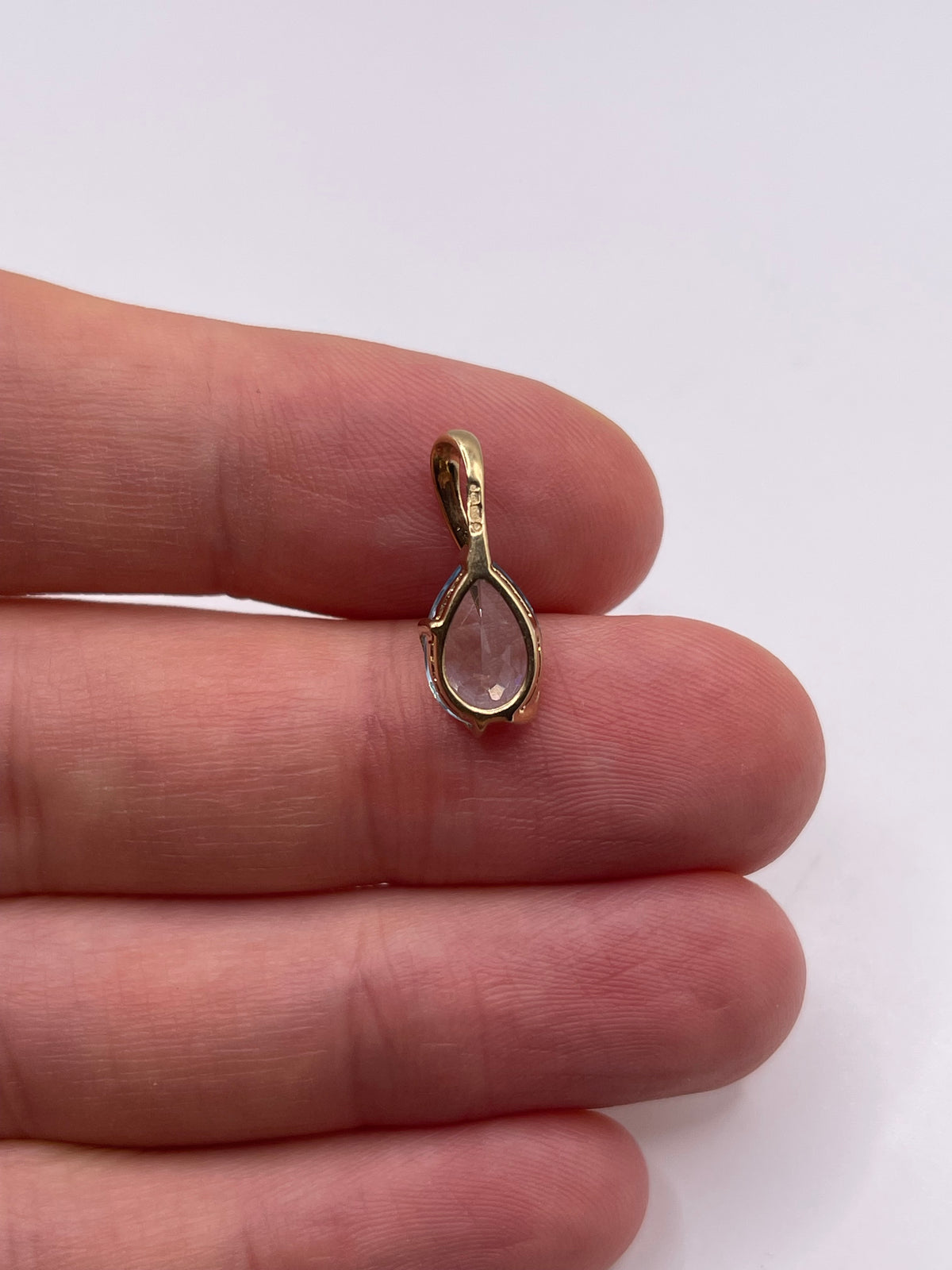 9ct gold topaz pendant