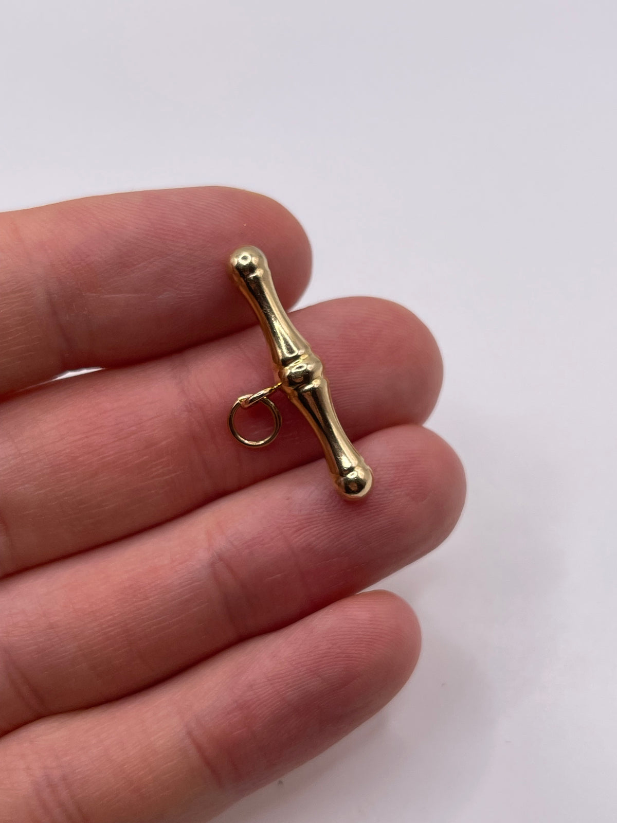 9ct gold t bar pendant