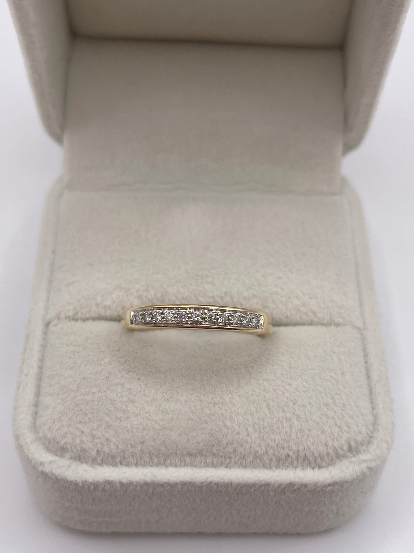 9ct gold diamond ring
