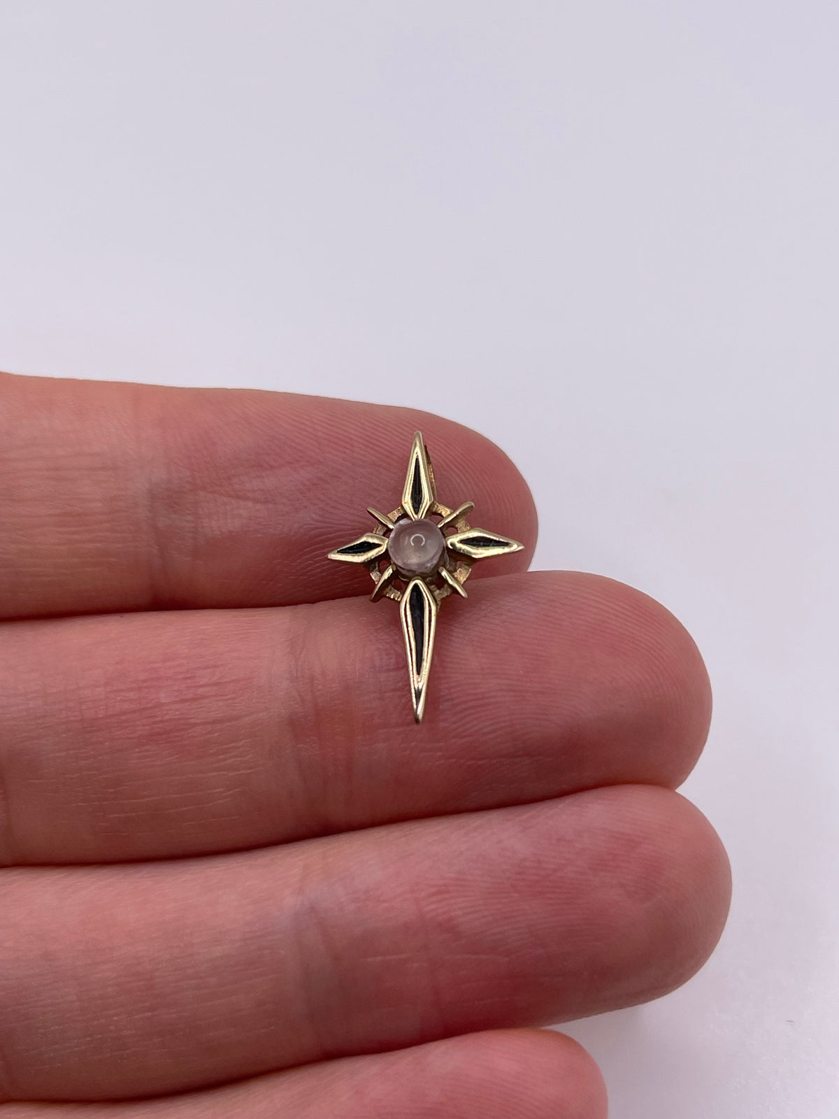 9ct gold cross pendant