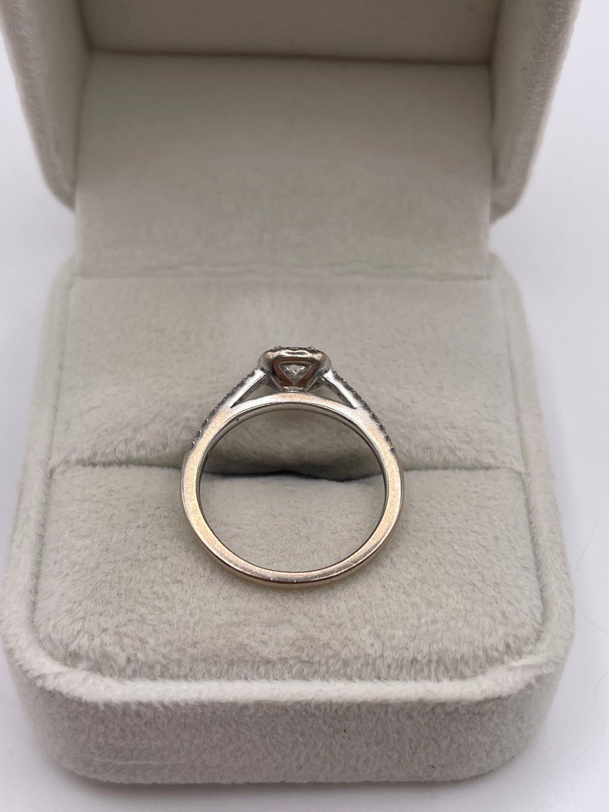 18ct white gold diamond cluster ring