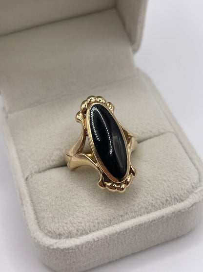 9ct gold Whitby jet ring