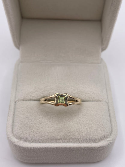 9ct gold peridot ring