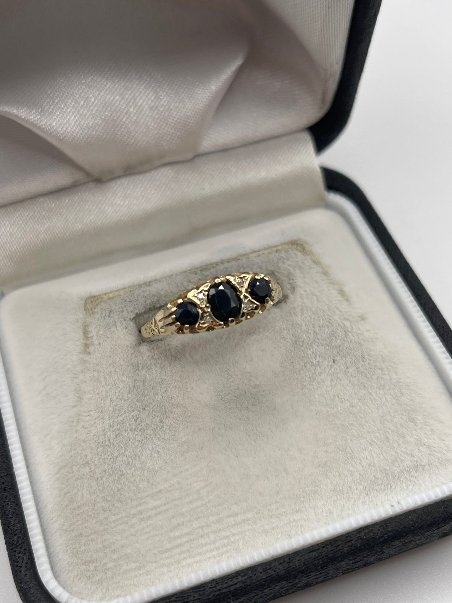 9ct gold sapphire and diamond ring