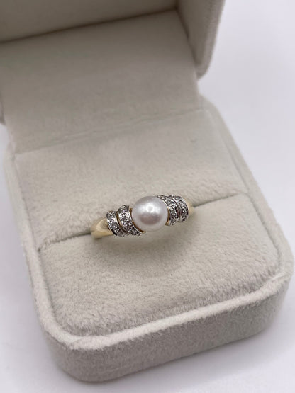 9ct gold pearl and diamond ring